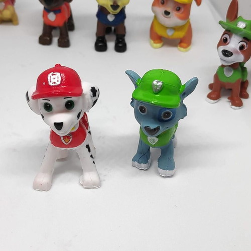 Paw Patrol collectible set of 12 figures like new