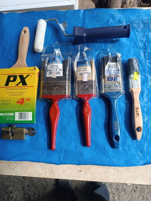 Professional paintbrush set new with roller and safety lock gift