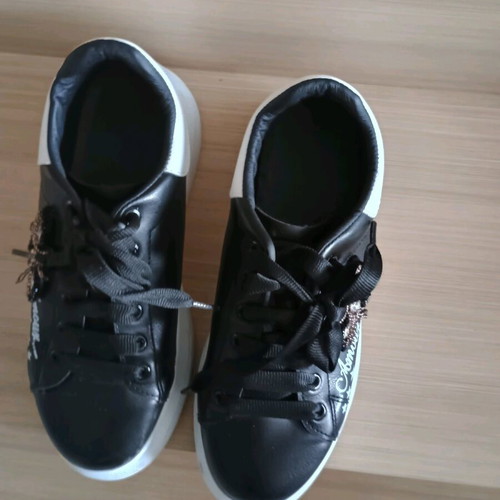 Women's athletic shoes size 39 like new, black and white