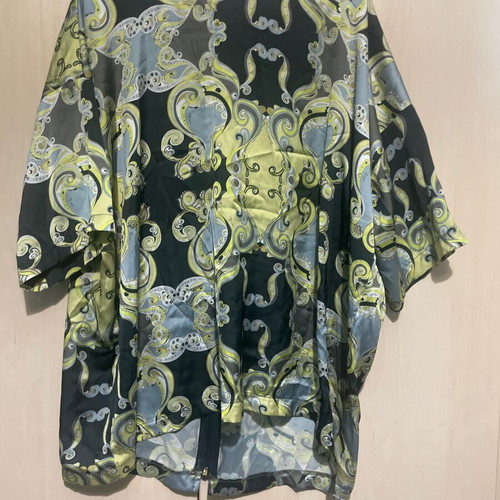 Zoya cardigan like new with unique print, size S