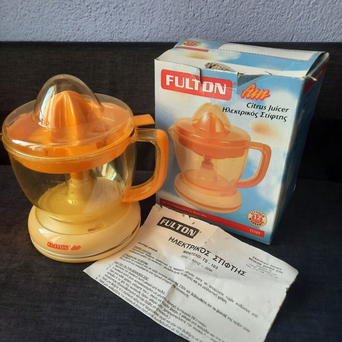 Fulton Electric Juicer like new, 1 liter capacity, dual direction