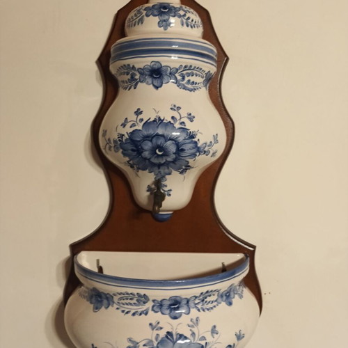 Vintage wall fountain like new ceramic with wooden base