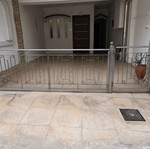 Μεταλλική αυλόπορτα μεταχειρισμένη, δίφυλλη και πεζόπορτα, μασίφ σίδερο