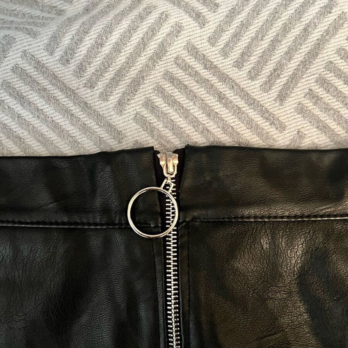 Celestino black leather skirt used, size Large with zipper
