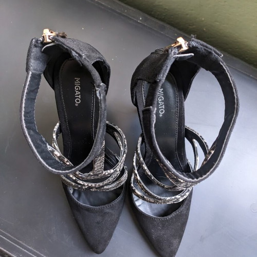 Migato black pumps with 11 cm heel