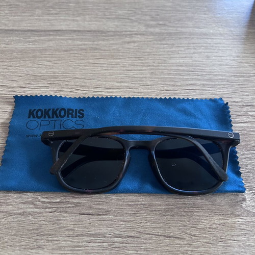 Izipizi Kids Sunglasses like new, tortoise frame, blue lenses