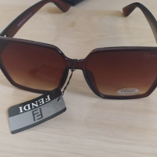 Fendi women's sunglasses new, brown with case