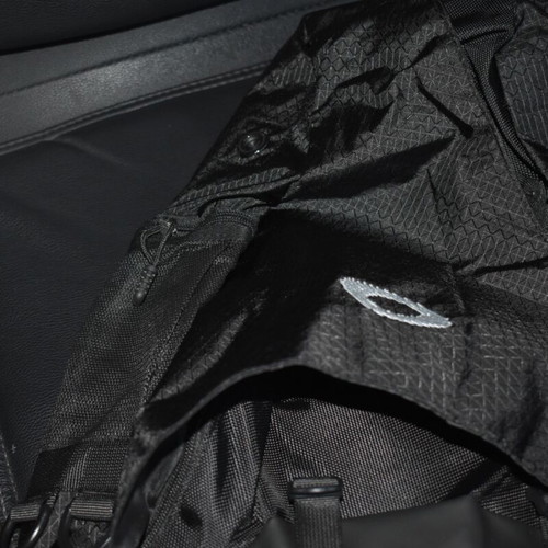Oakley sling bag like new, black