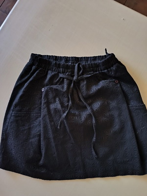 Helmi black mini skirt like new with embossed geometric pattern, size S