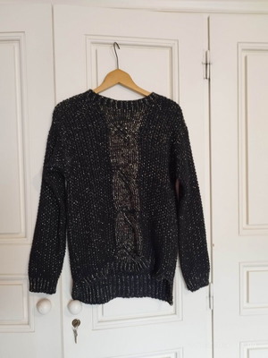 Vanila knitted sweater black with gold thread like new, one size