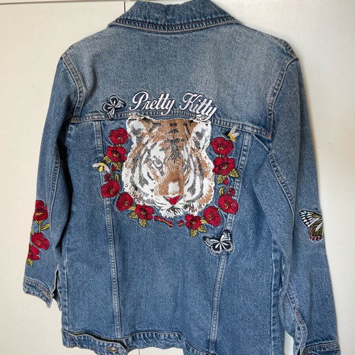Jean jacket with embroidery Stradivarius used, size S