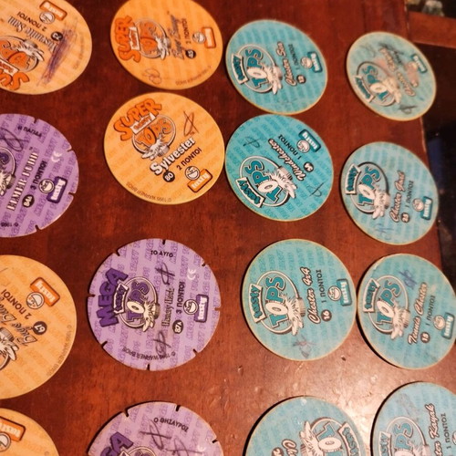 Tasty Tops 23 pieces Chester and Looney Tunes 90s like new