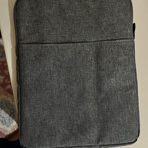 Tablet-iPad case like new, dimensions 23x29 cm