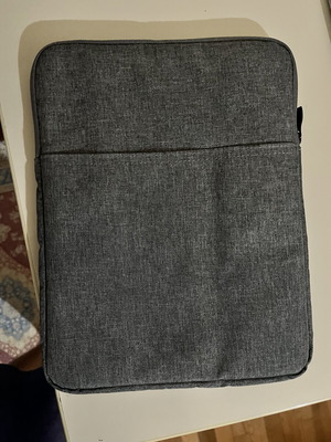 Tablet-iPad case like new, dimensions 23x29 cm