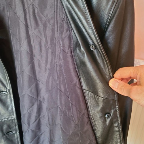 Leather women's coat with fur collar, like new, size medium/large