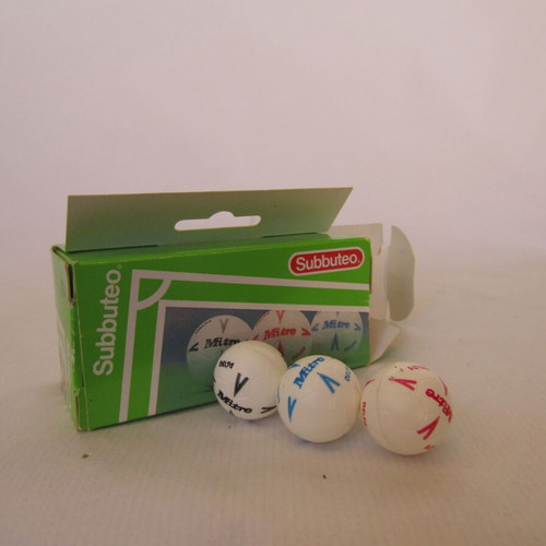 Subbuteo 61210 Mitre Delta 3 balls like new, early 1990s