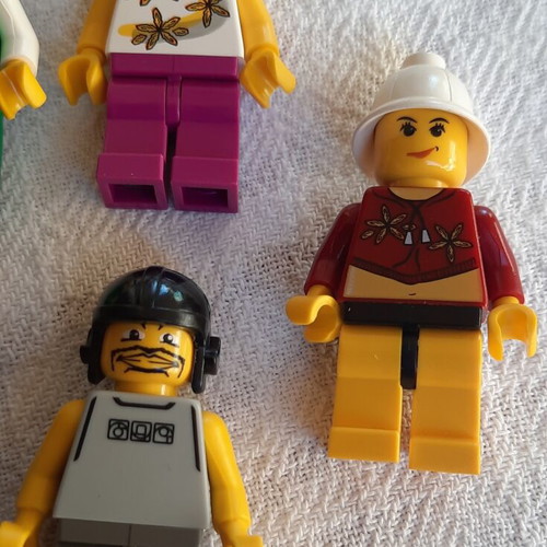 Lego Minifigures pack of 9 like new