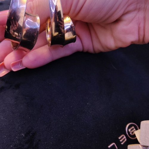 Hoop earrings like new, gold color, impressive design
