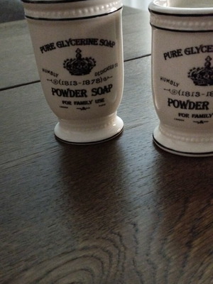 Ceramic bathroom accessories set like new