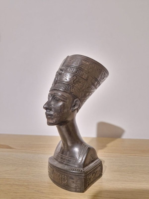 Authentic Egyptian stone statue of Nefertiti new