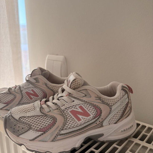 New Balance 530 girls' sneakers like new, size 28, white and pink