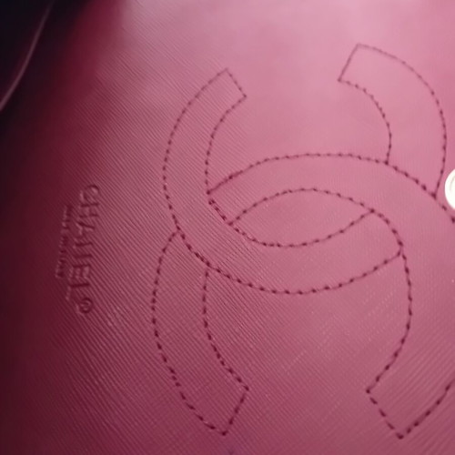 Chanel handbag like new with small defect
