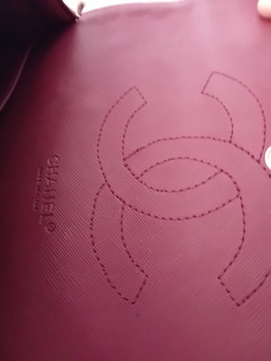 Chanel handbag like new with small defect