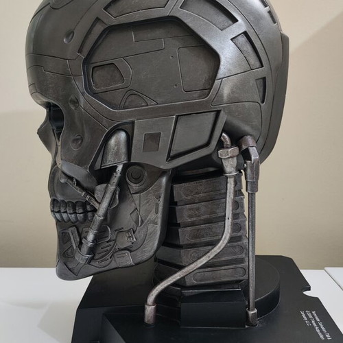 Terminator Salvation Blu-ray box set with T-600 Endoskeleton Skull Bust like new