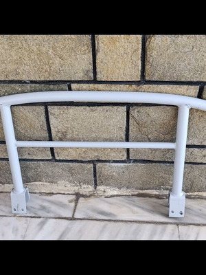 Bunk bed safety rail