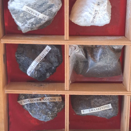Mineral and rock collection from 60s-70s, like new