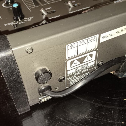 Stereo Mixer SM2235V like new with 3 phono and 3 line in channels