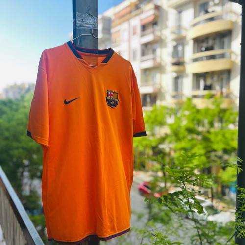 Barcelona 2006-07 Away Kit like new, authentic