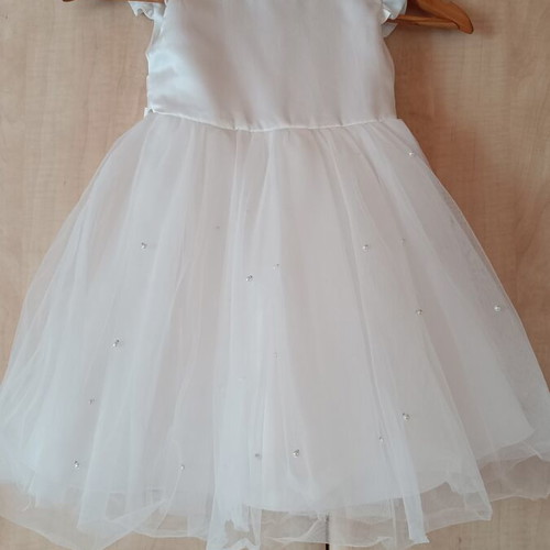 Flower girl dress like new, white with big bow and pearls, ages 3-5