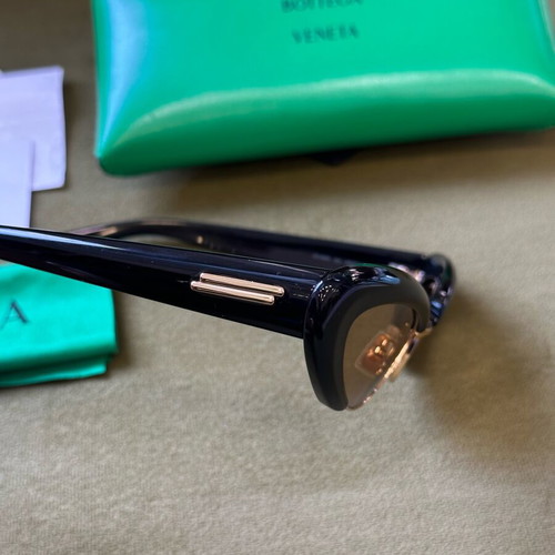 Bottega Veneta BV1387S Cat Eye Sunglasses new, black/gold, full set
