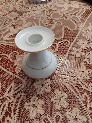 Κηροπήγιο πορσελάνης Arzberg λευκό με χρυσή λεπτομέρεια άριστη κατάσταση