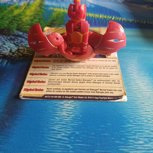 Bakugan figure set used with battle cards Aquos El Condor and Pyrus Aranaut