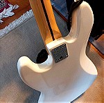  Ηλεκτρικό μπάσο Fender Jazz Bass