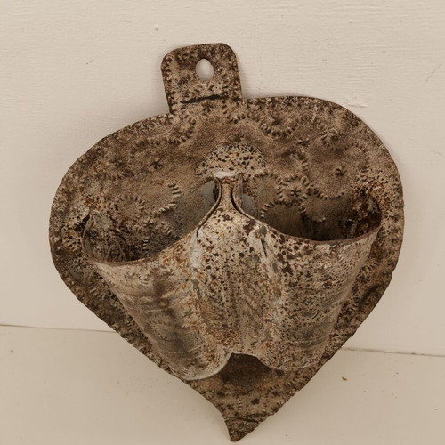 Heart-shaped cutlery holder used