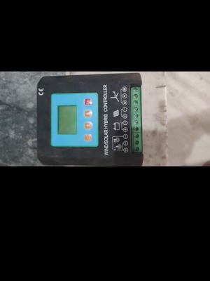 Ρυθμιστής φόρτισης 12-24V για ανεμογεννήτρια και πάνελ