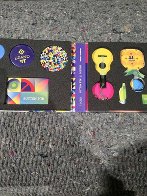 Button pin used multicolored Apefthon