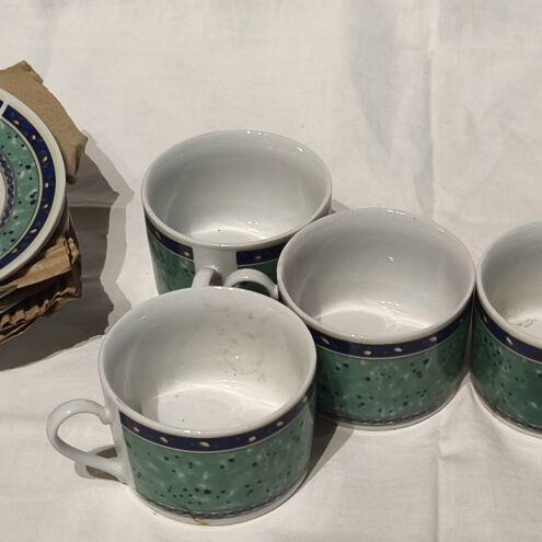 Porcelain tea set with 6 cups and plates