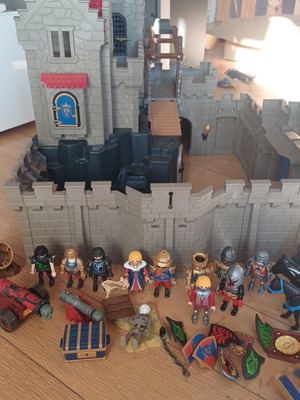 Playmobil 6000 Βασιλικό Κάστρο Λεοντόκαρδων μεταχειρισμένο με έξτρα ιππότες και αξεσουάρ