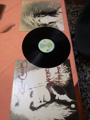 Kim Carnes Barking at Airplanes LP με αφιέρωση, εξώφυλλο G+