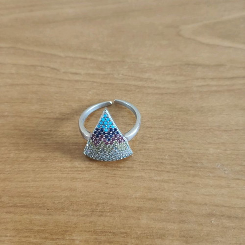 Ring used faux with stones and adjustable size