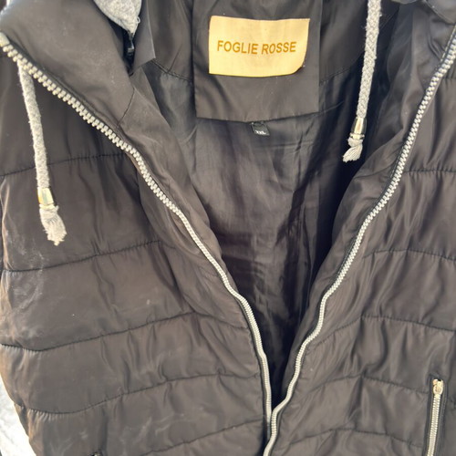 Women's sleeveless jacket with detachable hood like new, black and grey, sizes M/L