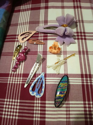 Hair clips like new, set of 10 different