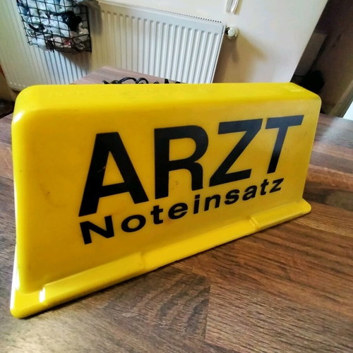 Arzt Noteinsatz sign used