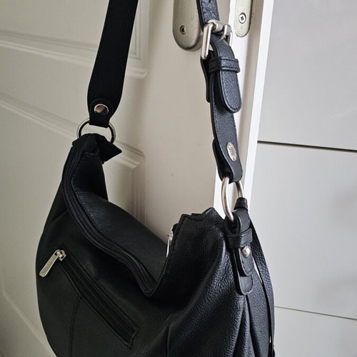 Hexagona shoulder bag like new, black