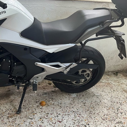 CFmoto 700MT sport motorcycle like new, 700 cc, manual, white, 2024
