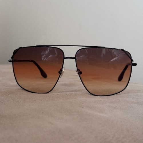 Victoria Beckham VB229S 001 Polarized Sunglasses like new, black
